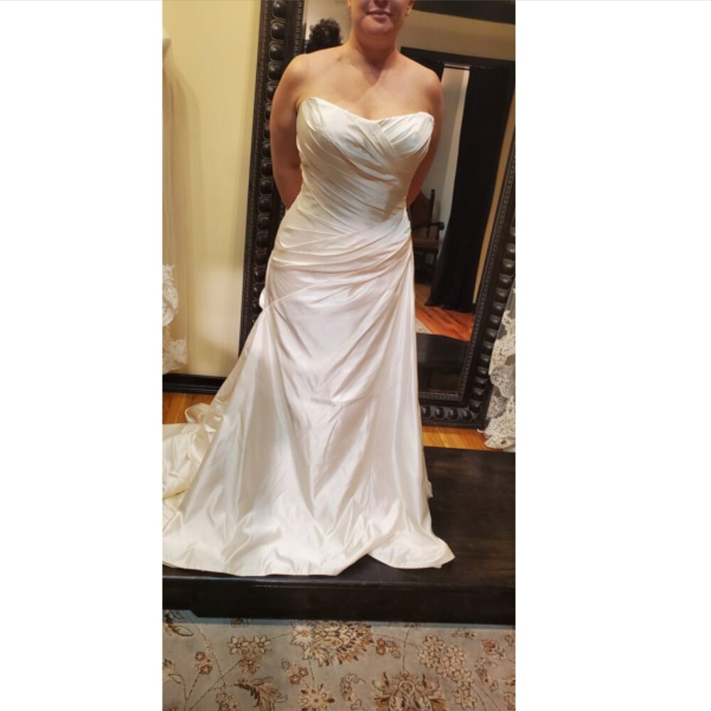 NWT Casablanca Wedding Dress - Sample